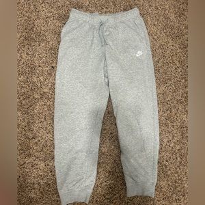 Women’s Nike sweatpants/joggers
